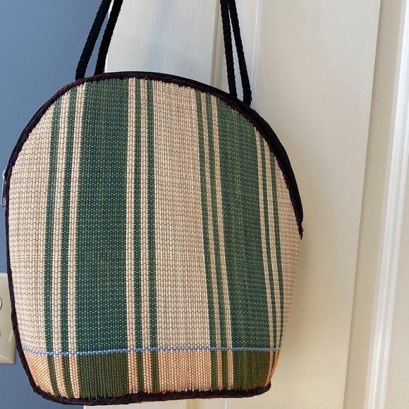 One of a kind rattan clam shell bag - Picture 4 of 11